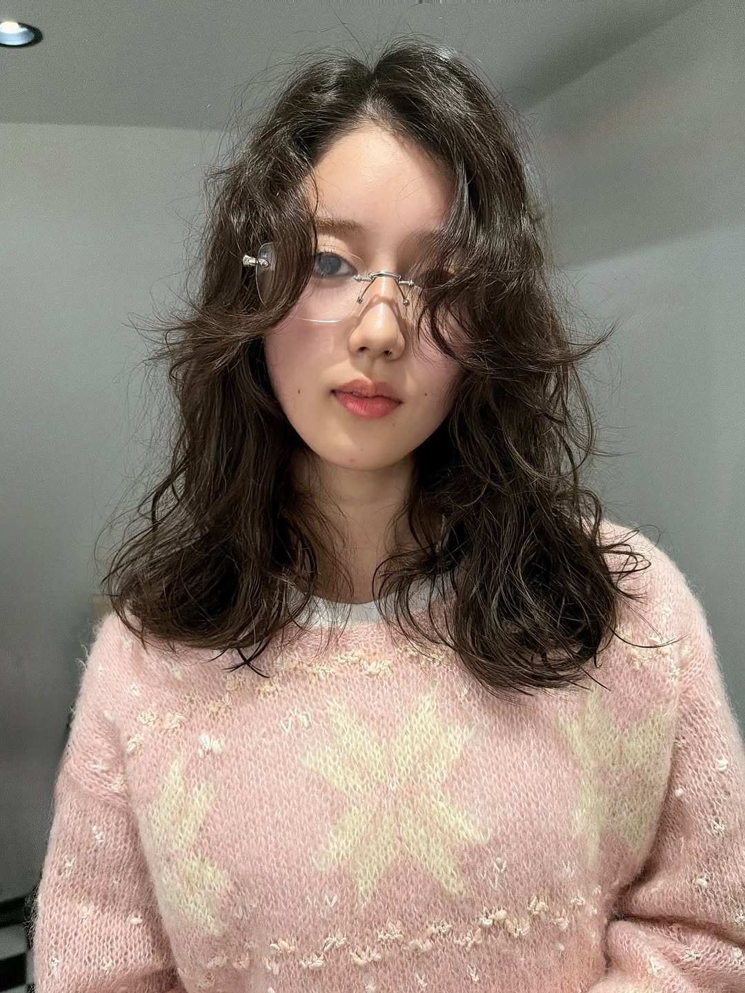Photo by 水舟勝己　Katsumi Mizufune on December 29, 2025. May be a selfie of one or more people, hair, eyeglasses, sweater, turtleneck, knit and text.