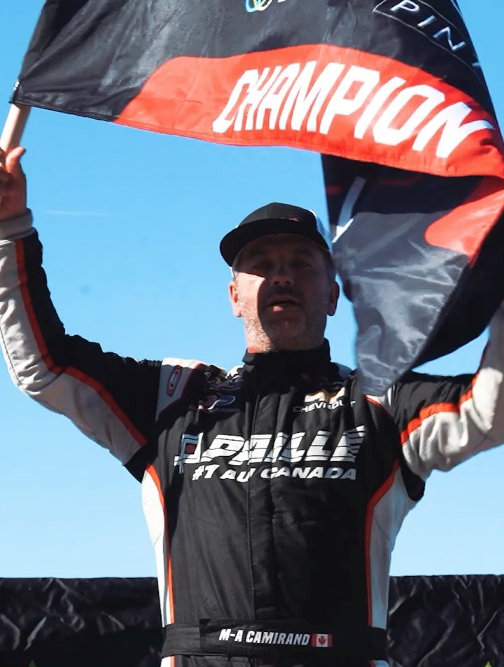 nascar 게시물 이미지: History looks good in confetti and champagne....