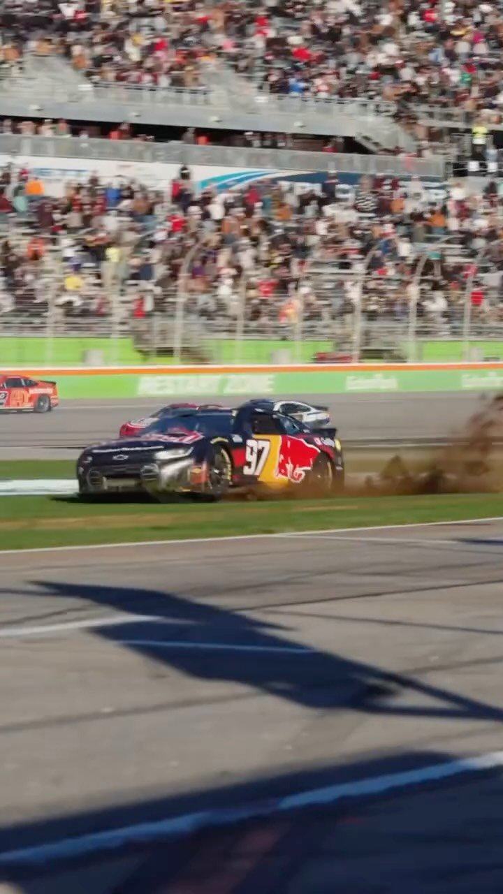 nascar 게시물 이미지: Then rallied to a top-10 finish. 😎