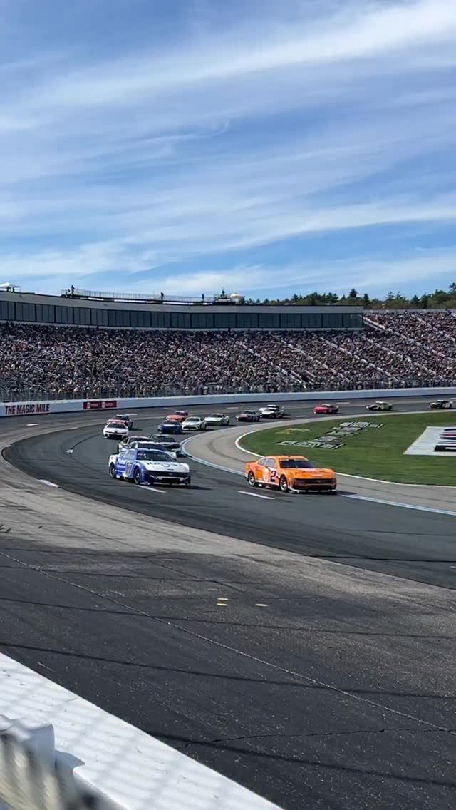 nascar 게시물 이미지: Brought the boogie to New Hampshire. 🕺💃