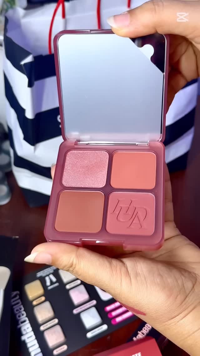 naseem_artistry 게시물 이미지: #hudabeauty new strawberry 🍓 collection...