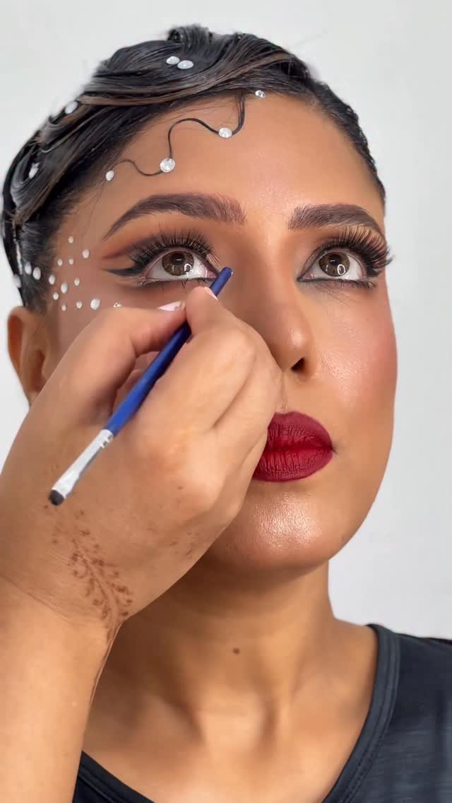 naseem_artistry 게시물 이미지: 😂😂😂😂🌹happy rose day but I don’t have any rose...