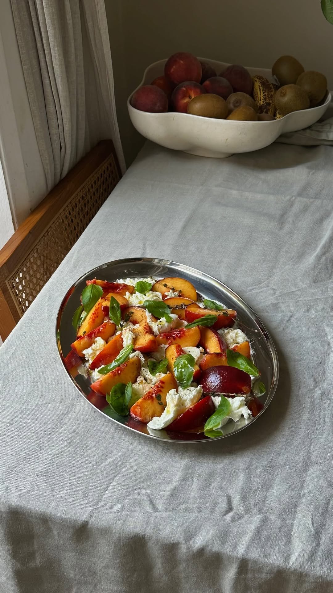 natsnourishments 게시물 이미지: Peaches are starting to get soooo good and...