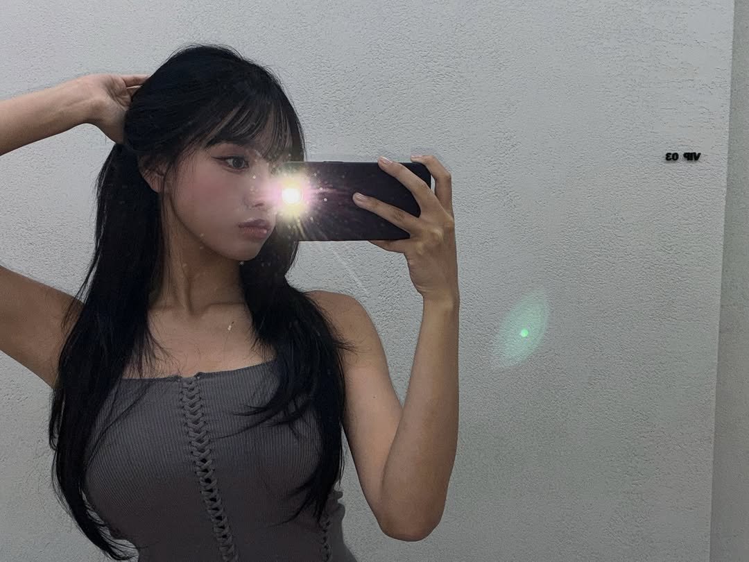 Photo by NATTY (( 나띠 )) on September 16, 2025. May be a selfie of 1 person, hair, phone, mirror, top and text.