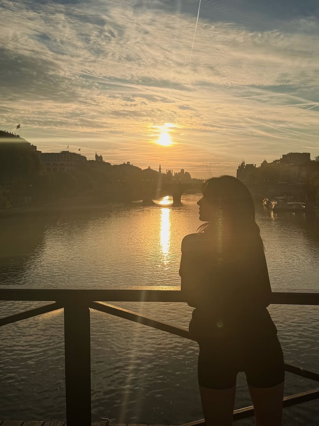 Photo by NATTY (( 나띠 )) on October 04, 2025. May be an image of 1 person, the Tiber River, the Arno River, bridge and text.