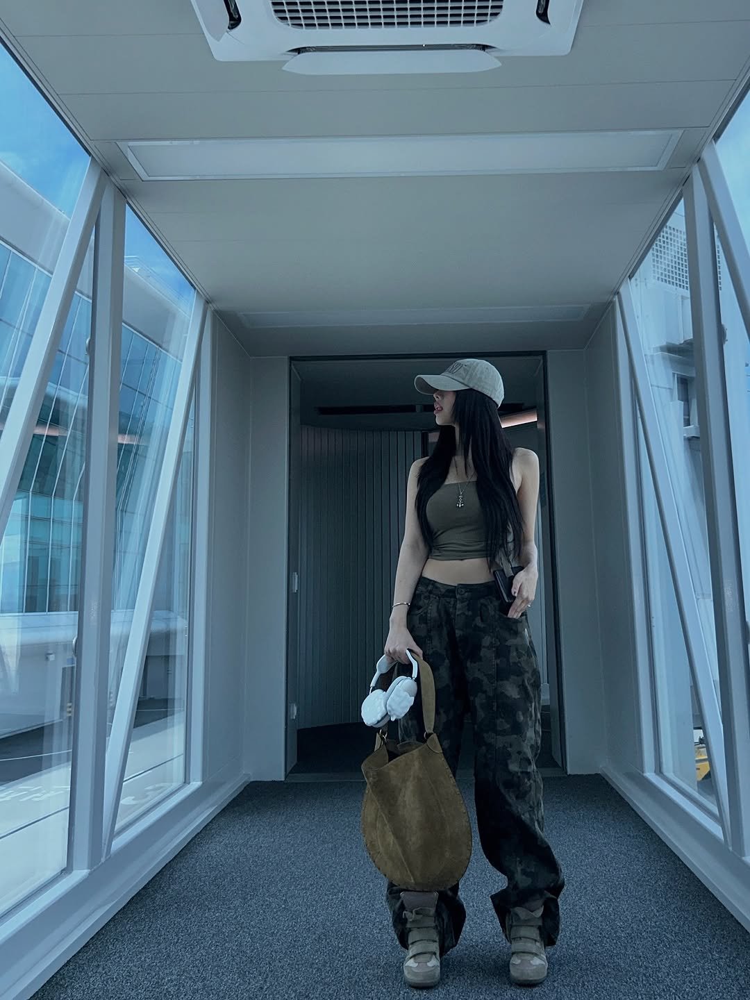 Photo by NATTY (( 나띠 )) on August 02, 2025. May be an image of military uniform, sweatpants and text.