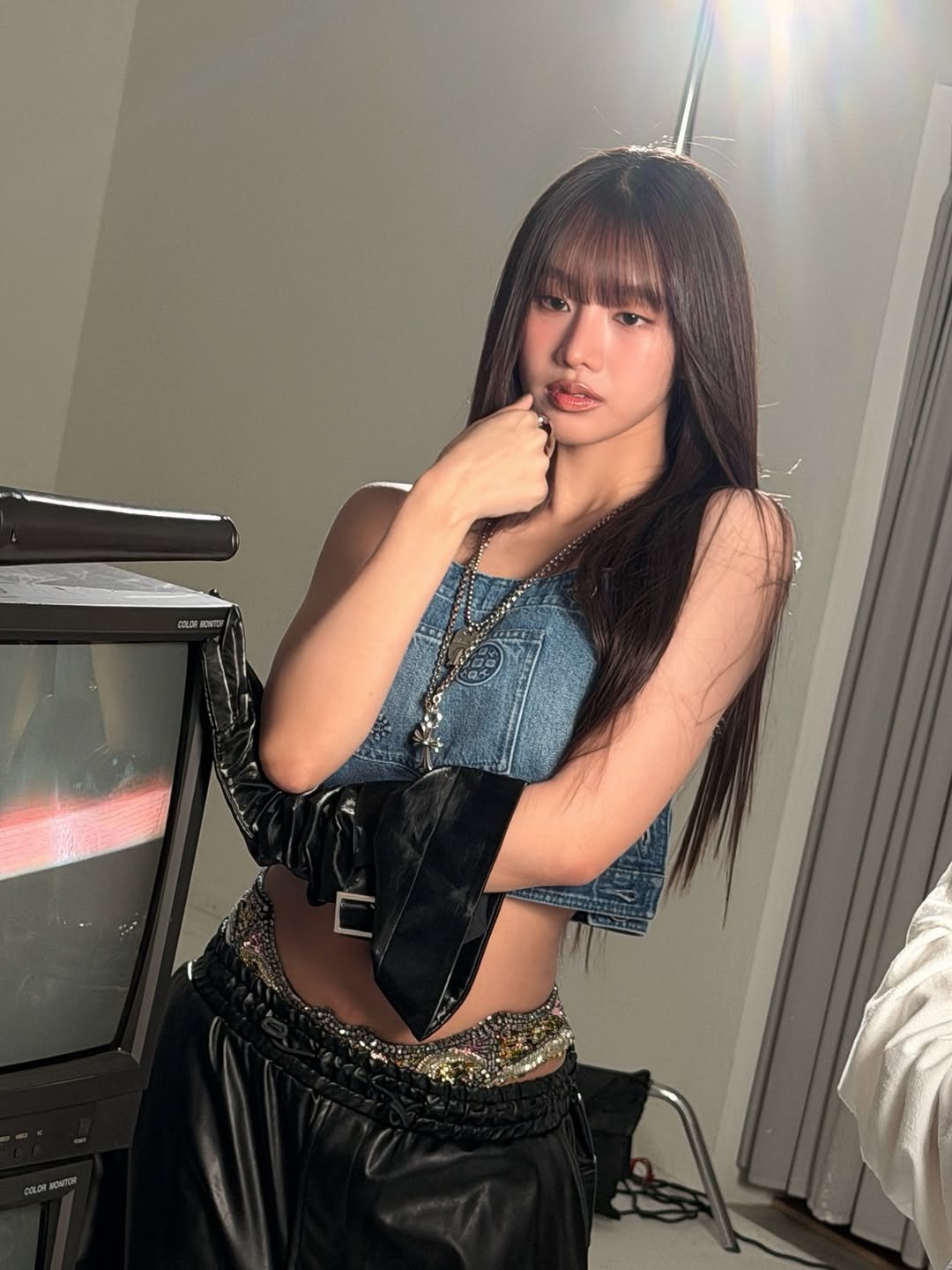 Photo by NATTY (( 나띠 )) on March 17, 2026. May be an image of one or more people, bangs, top and text.