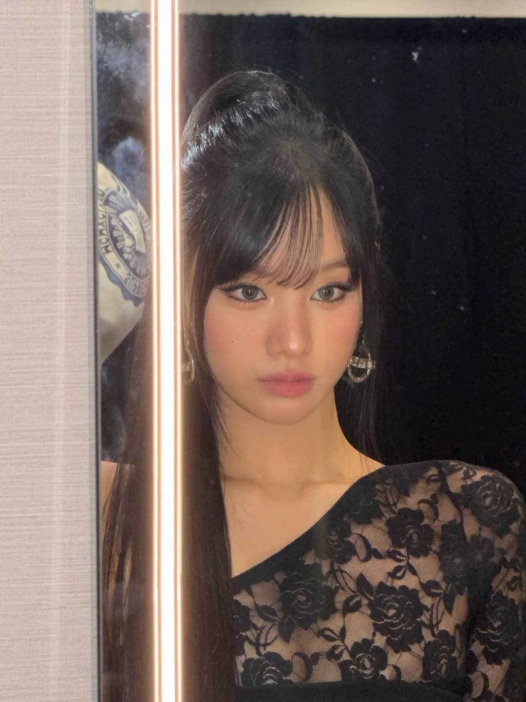 Photo by NATTY (( 나띠 )) on December 19, 2025. May be an image of one or more people, hair, mirror and text.