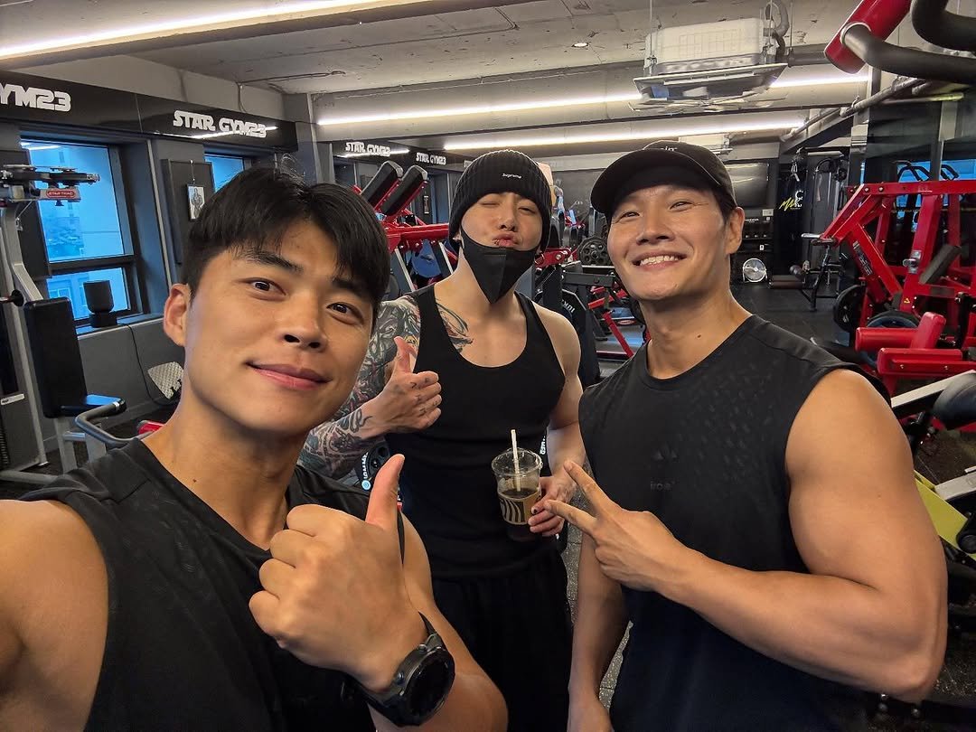 natural_masunho 게시물 이미지: .

1.사연이 많았던 바로 그 사진
(큰JK,작은JK 합동훈련)

2.LA...