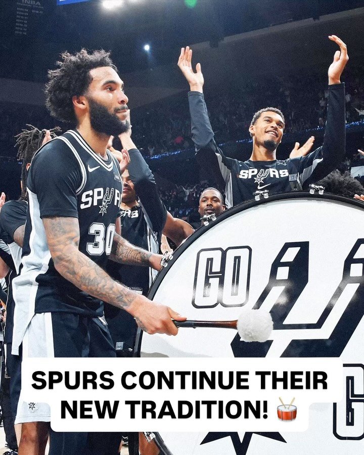nba 게시물 이미지: The @spurs celebrate tonight’s home victory...