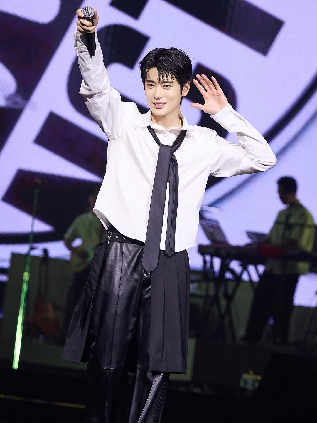 nct 게시물 이미지: NCT 재현, 서울 팬콘 전석 매진 대성황! 1만 3천 시즈니와 로맨틱...