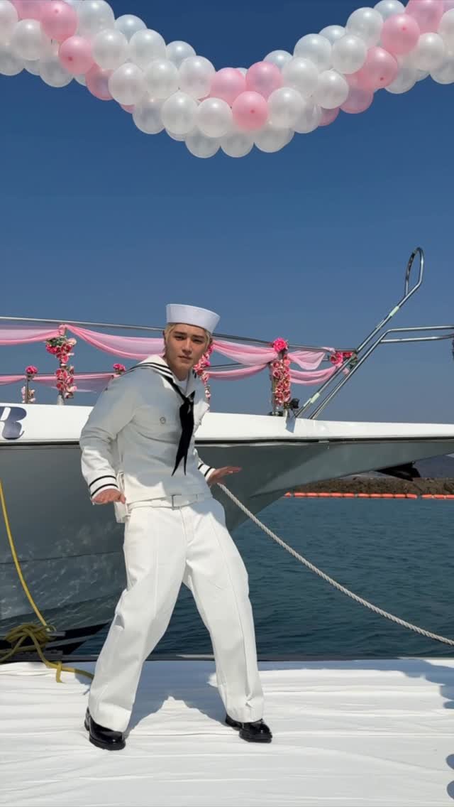 nct 게시물 이미지: double tap tap tap tap

EVERYTHING, ALL AT...