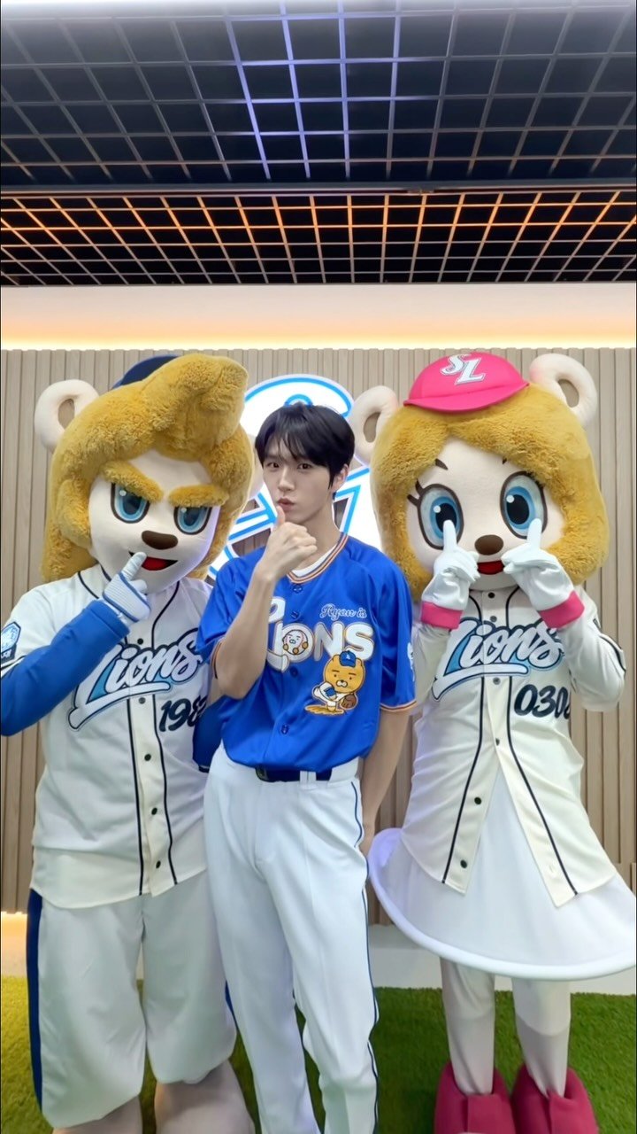 nctwish_official 게시물 이미지: 블레오랑 핑크레오도 뚜루뚜

EVERYTHING, ALL AT ONCE,...