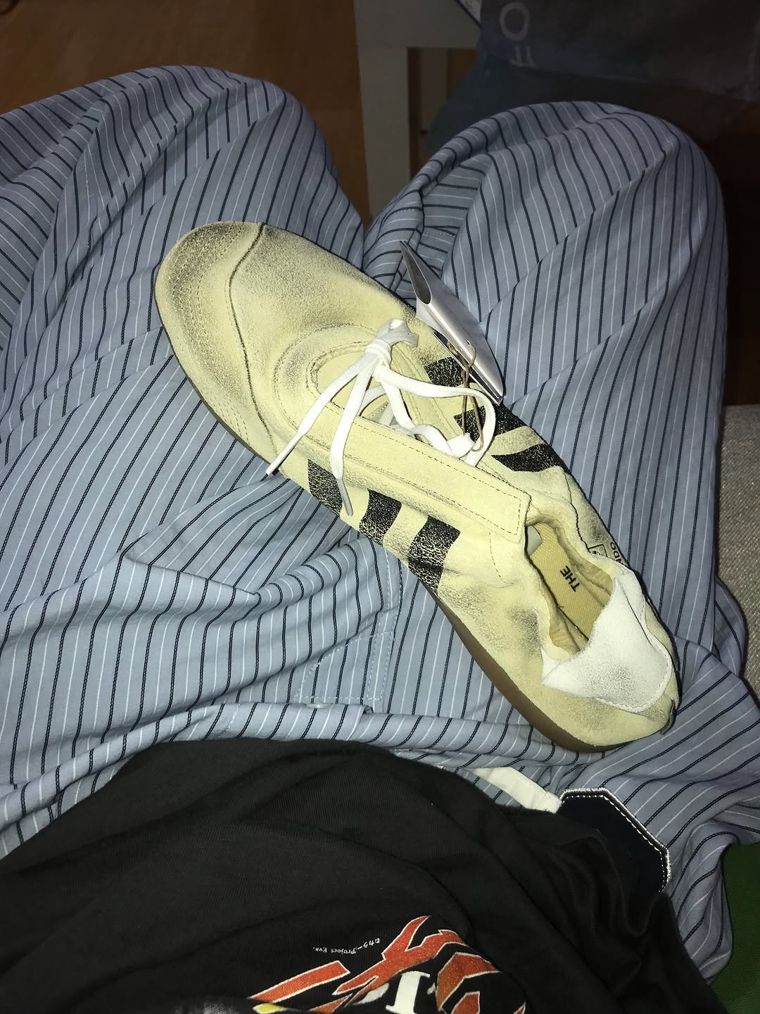 Photo shared by 목지혜 on October 25, 2025 tagging @adidasoriginals, and @songforthemute. May be an image of shoes, sweatpants and text.