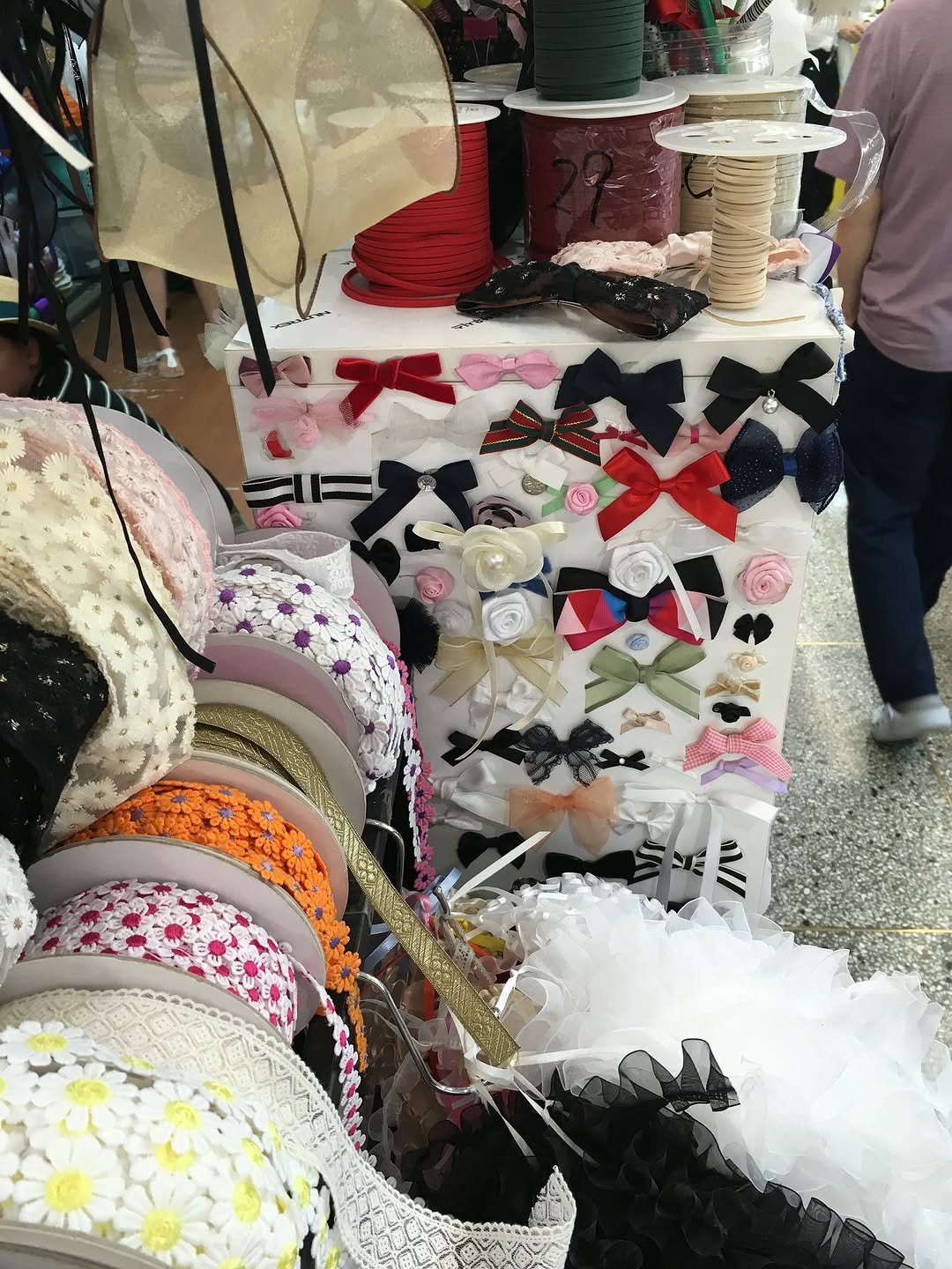 Photo by 목지혜 on September 15, 2025. May be an image of lace and hat shop.