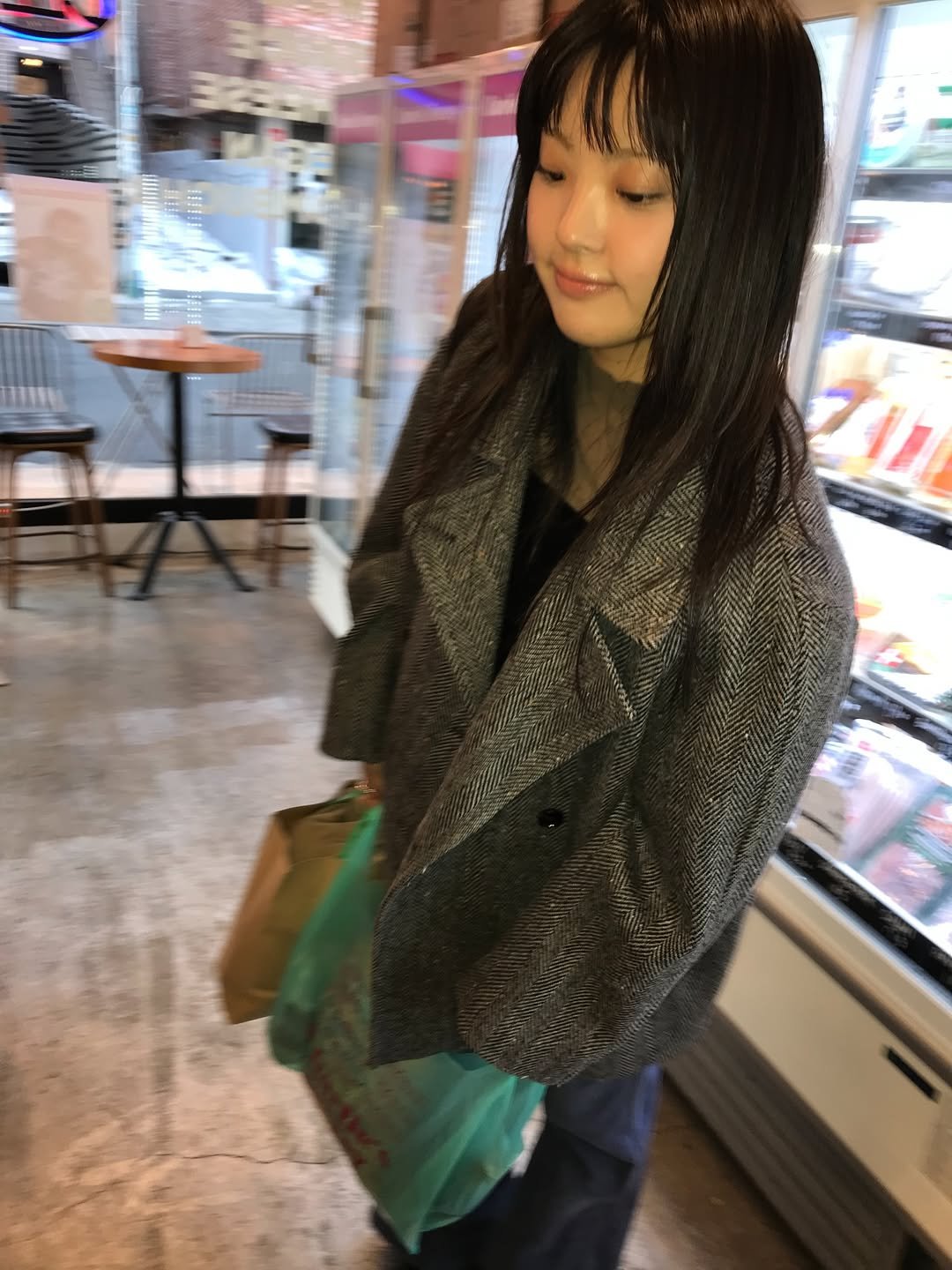 Photo by 목지혜 on January 28, 2026. May be an image of duffle coat, overcoat, parka, jacket, cornflower and text.