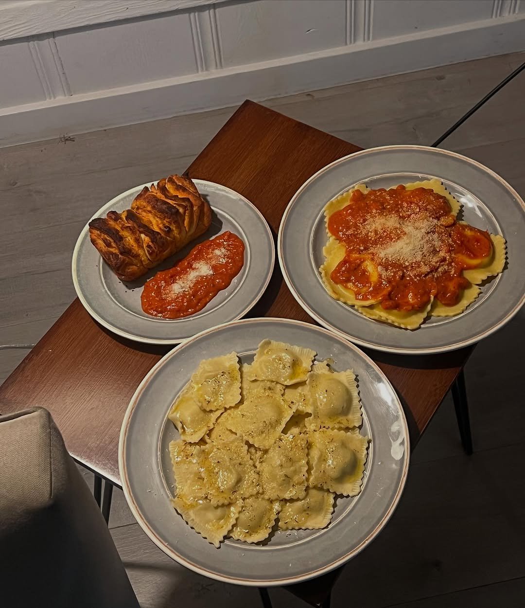 neighbors 게시물 이미지: @heidisbytes Pull Apart Garlic Bread,...