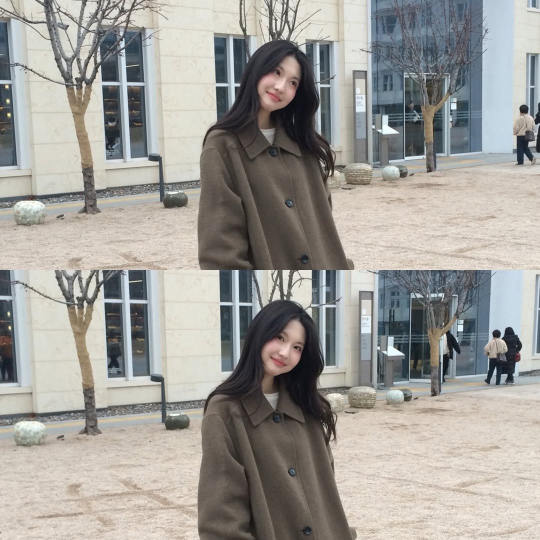 Photo by 여진 on December 28, 2025. May be an image of one or more people, hair, duffle coat, overcoat, turtleneck, parka, jacket, cornflower and text.