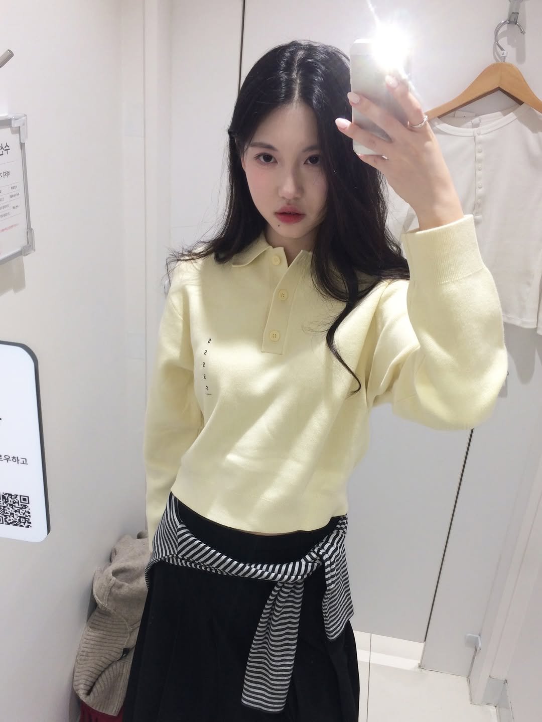 Photo by 여진 on December 17, 2025. May be an image of one or more people, hair, skirt, top, sweater, miniskirt and text.