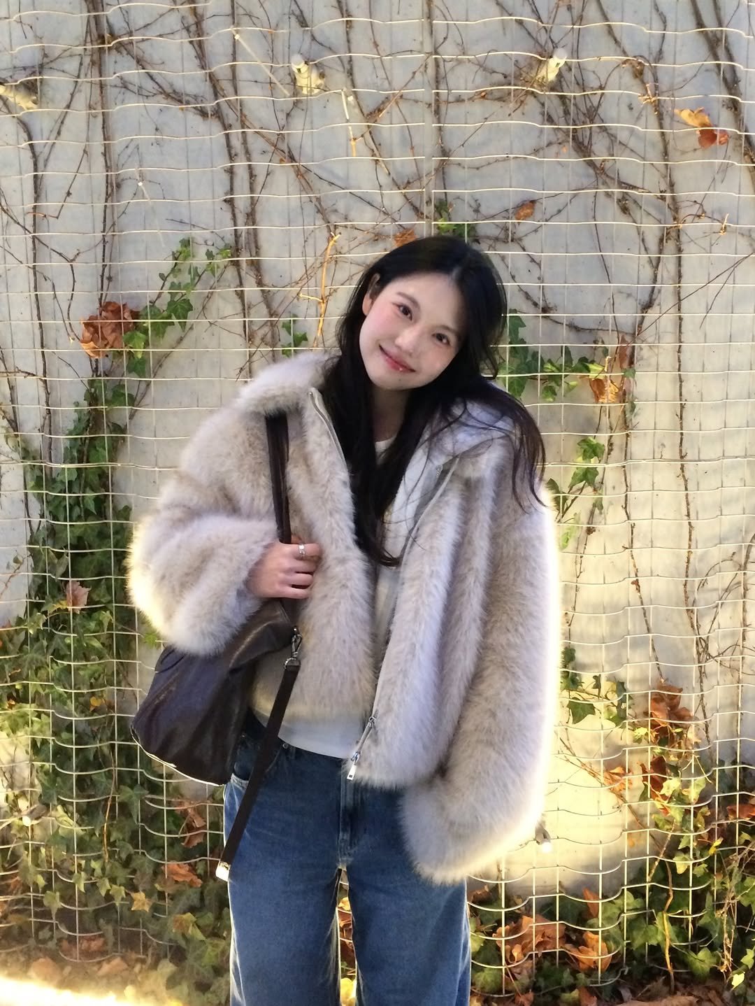 Photo by 여진 on January 04, 2026. May be an image of sable coat, duffle coat, goosedown coat, overcoat, jacket, parka and text.