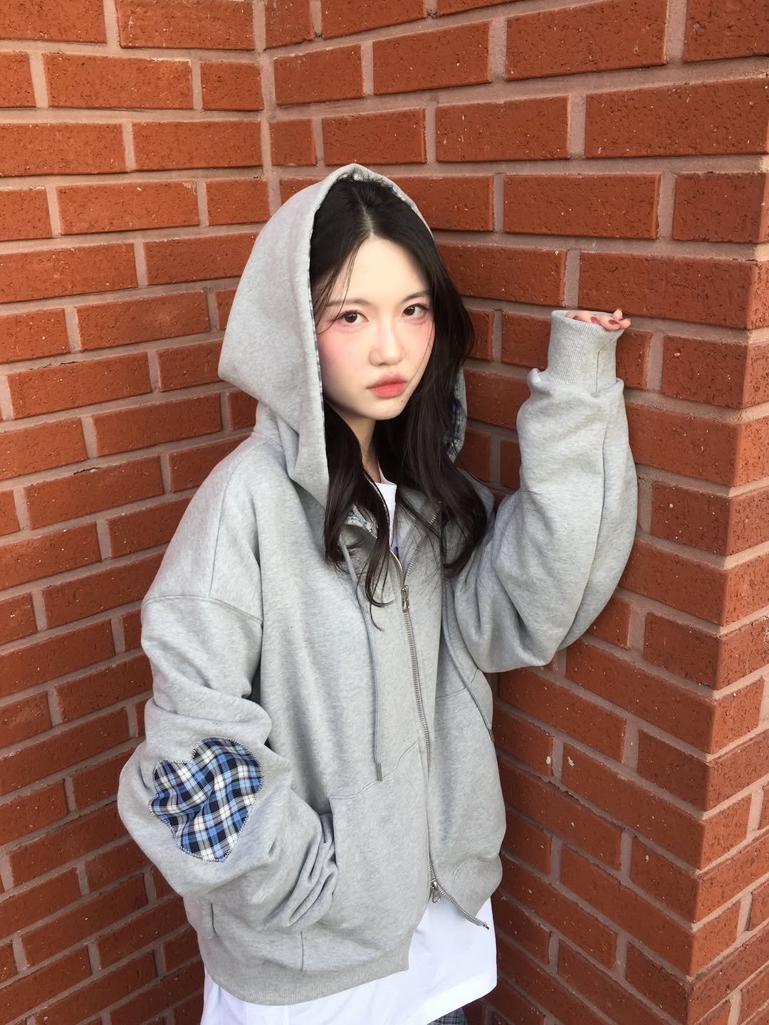 Photo shared by 여진 on February 20, 2026 tagging @ronron.co.kr. May be an image of duffle coat, jacket, fleece, parka, sweatshirt, sweater, cloak and text.