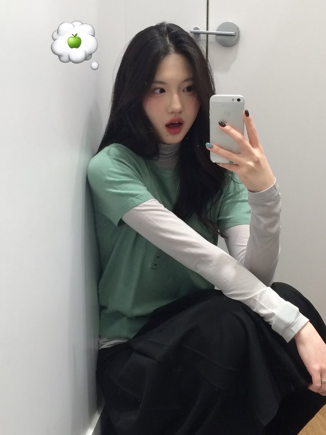 Photo by 여진 on January 05, 2026. May be an image of one or more people, hair, top and text.