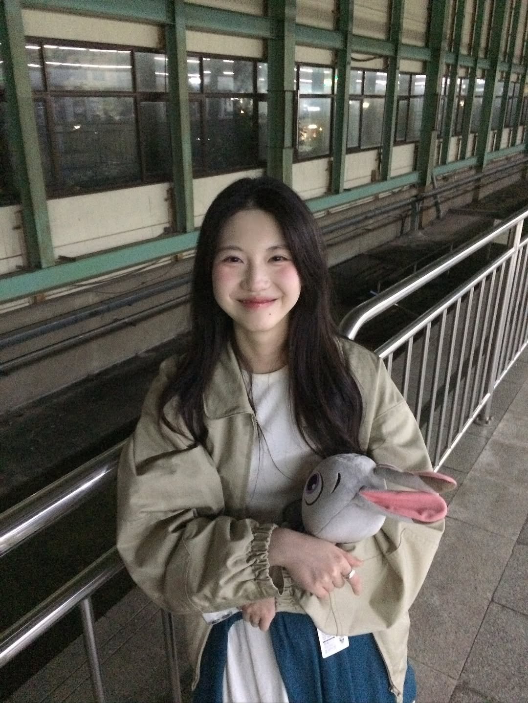 Photo by 여진 on October 26, 2025. May be an image of train, duffle coat, parka and text.