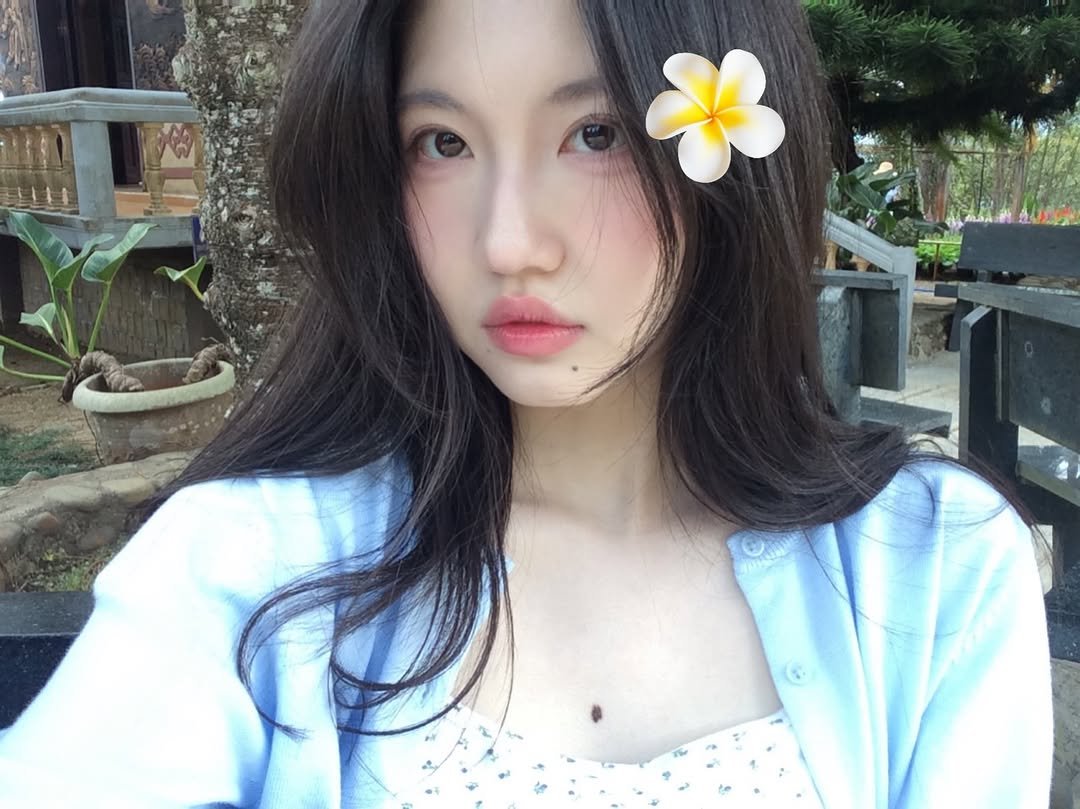 Photo by 여진 on February 05, 2026. May be an image of one or more people and hair.