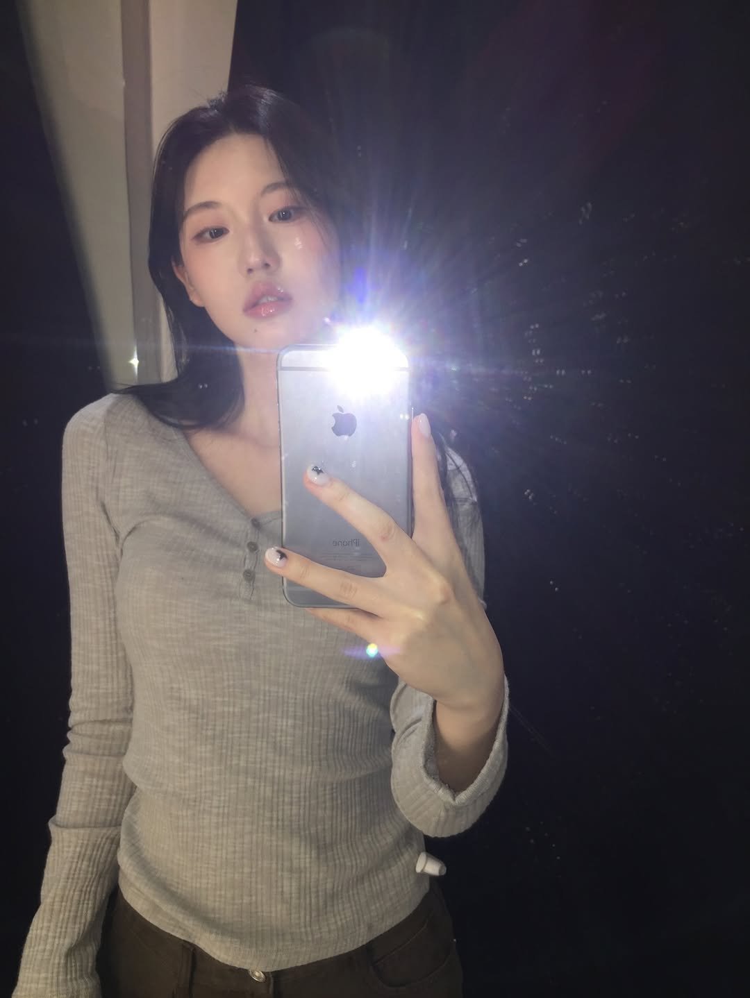 Photo by 여진 on March 08, 2026. May be a selfie of one or more people, hair, top, mirror and text.