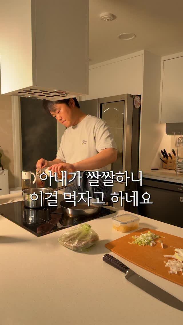 neollee_happywithit 게시물 이미지: 그 시절 뚝배기불고기🍲 레시피는 아래에👇🏻👇🏻👇🏻 

양파 한 개 반 채썰기
당근...