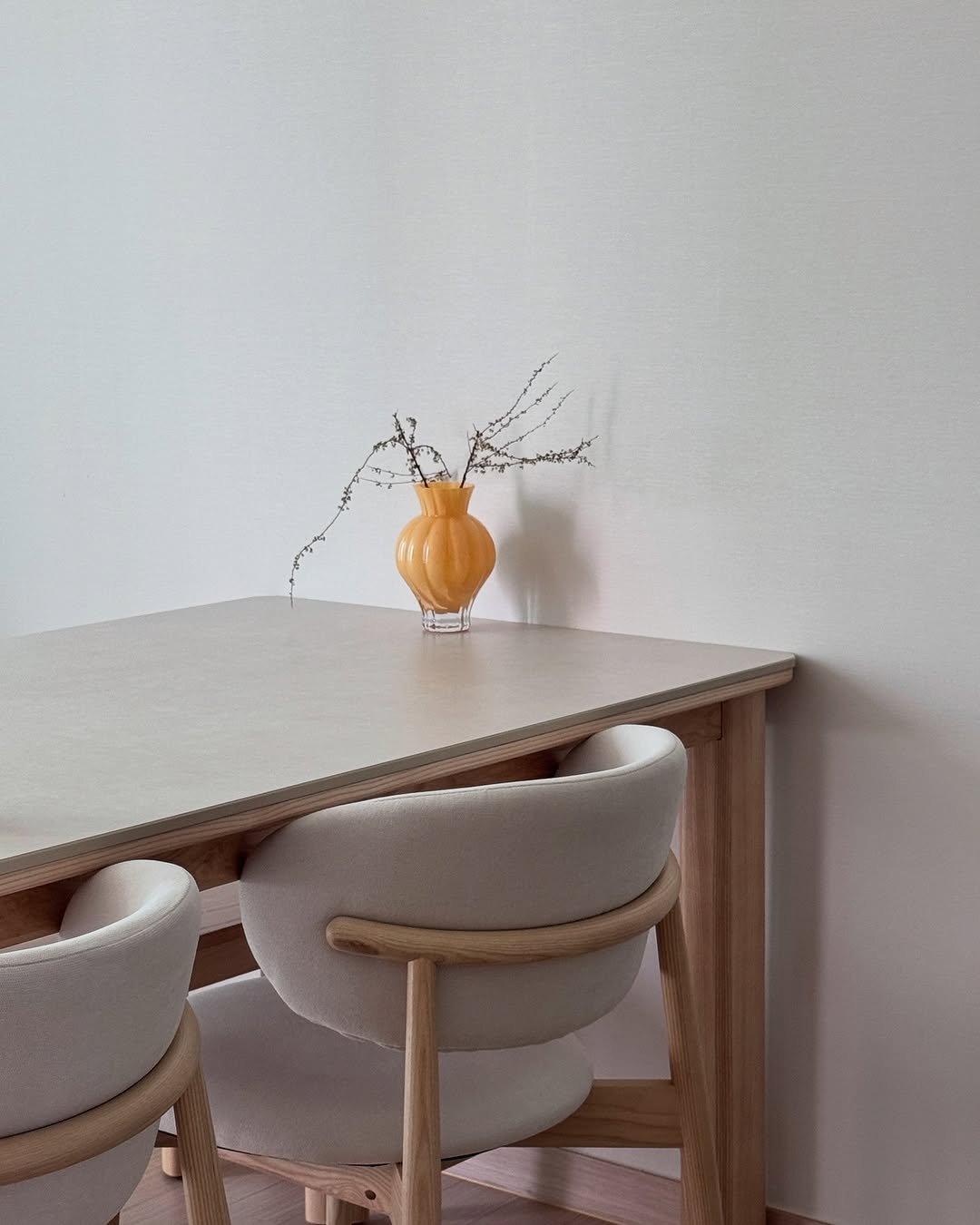 Photo shared by 네스티홈🏠 | 그릇애호가가 사는 집*。 on June 09, 2025 tagging @casamia_official, and @e.p.o.k.