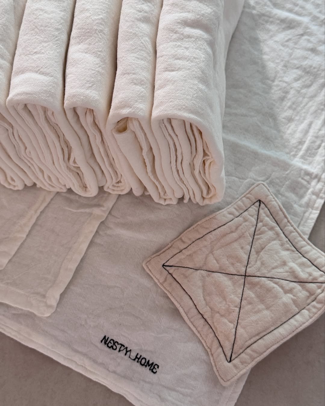 Photo shared by 네스티홈🏠 | 그릇애호가가 사는 집*。 on June 04, 2025 tagging @modernstitch_.