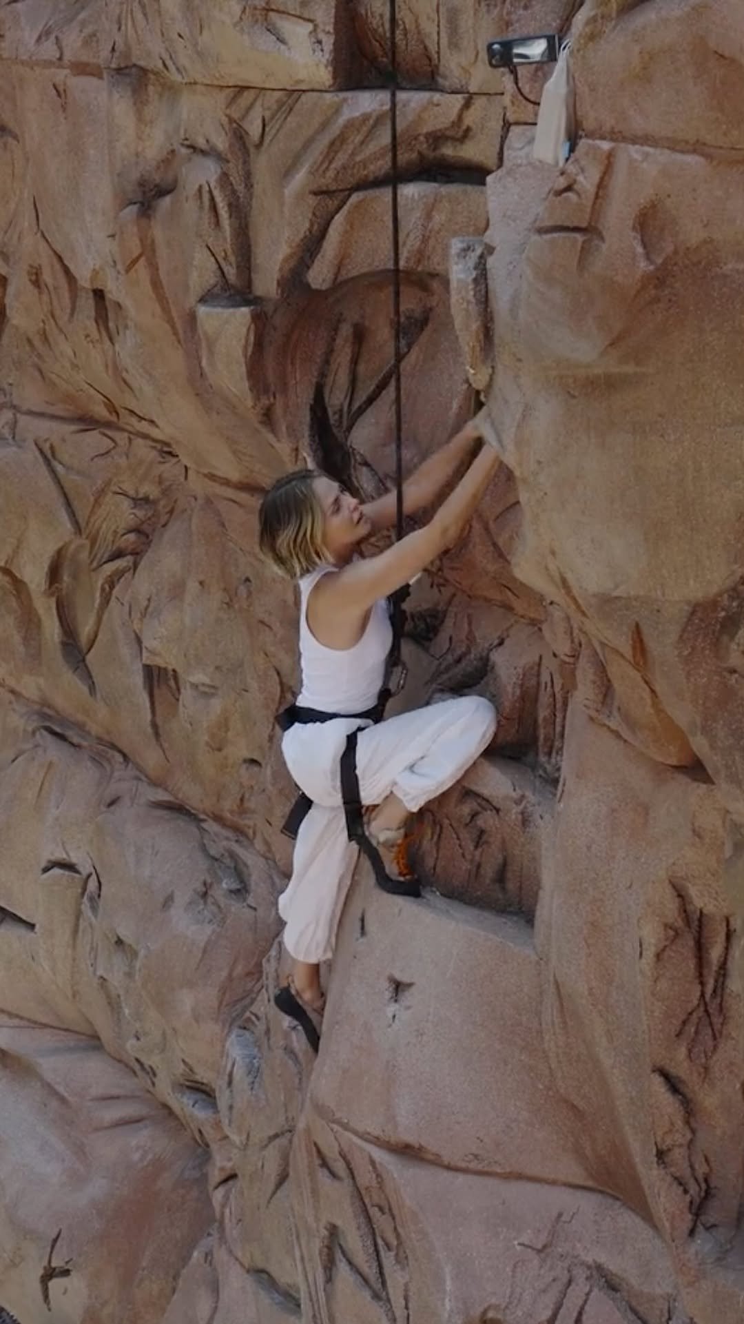 netflix 게시물 이미지: Charlize Theron did WHAT
APEX is now playing