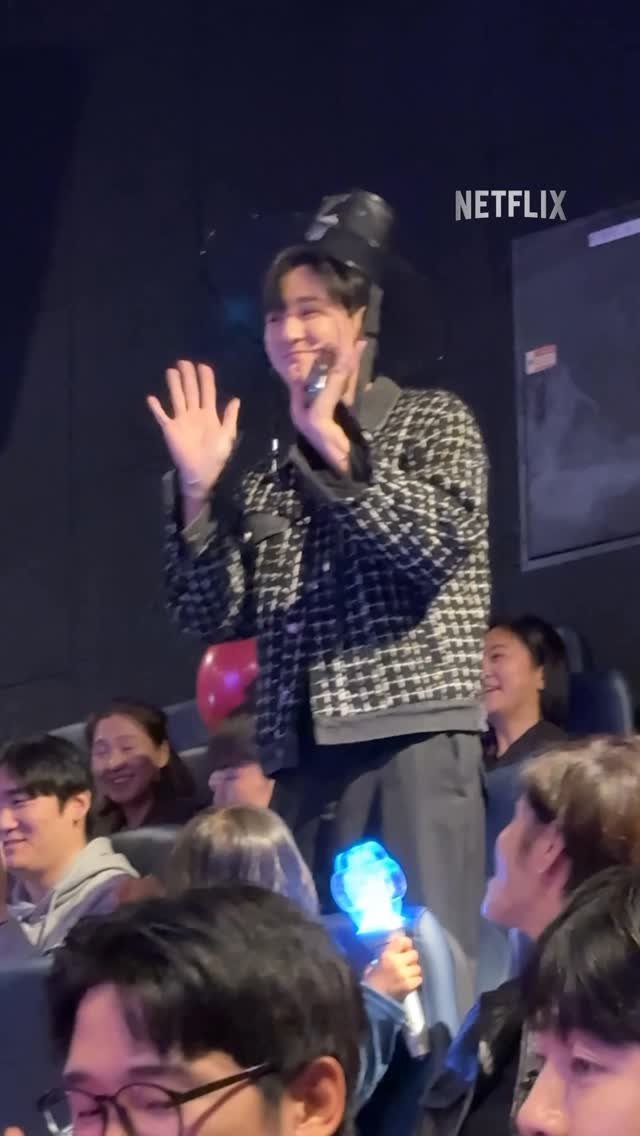 netflixkr 게시물 이미지: 위얼 고잉 업 업 업 잇츠 아워 모먼트 🎵
사자 보이즈 미스터리의 싱잉 보이스를...