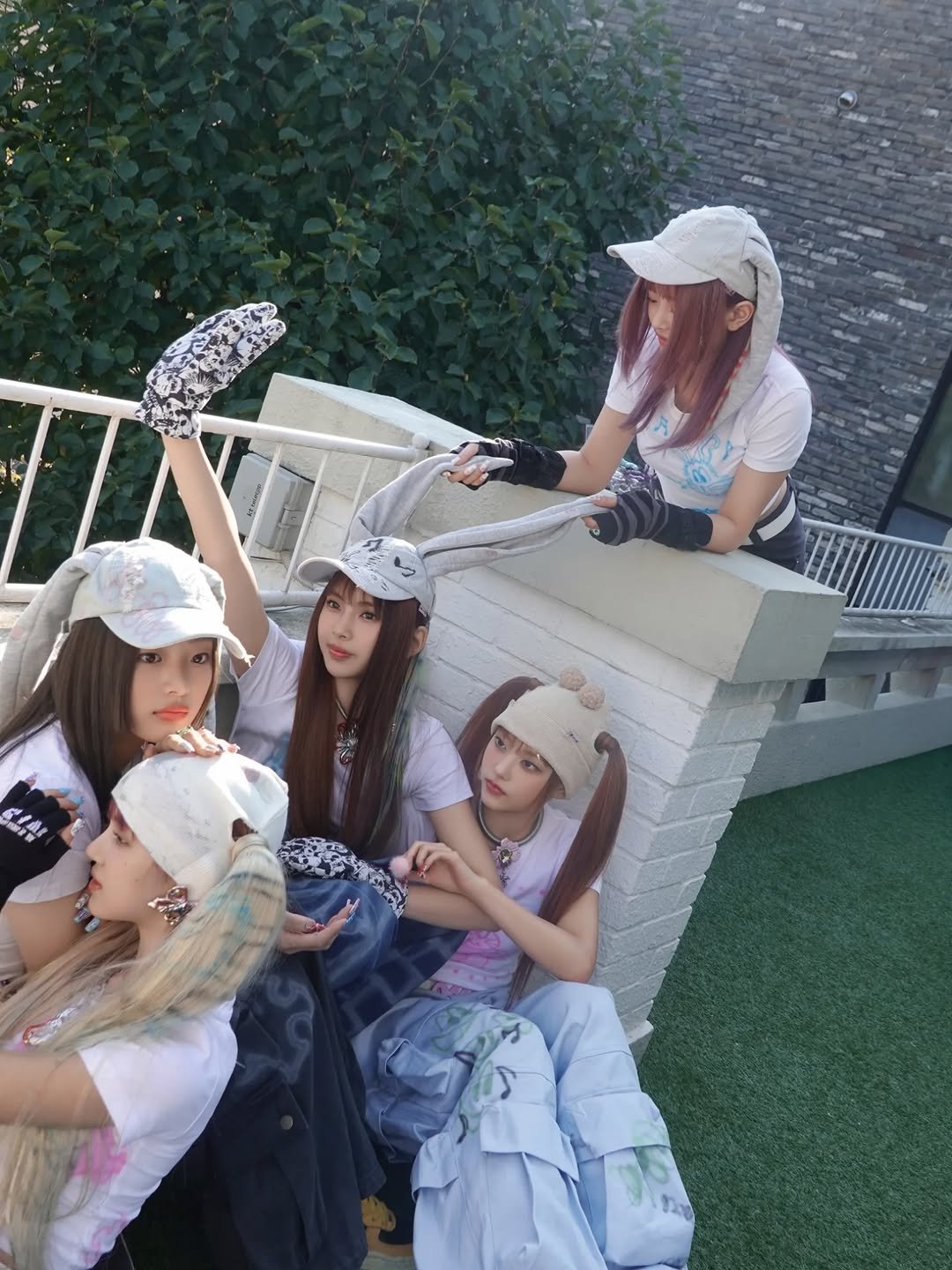 Photo by NewJeans on October 29, 2025. May be an image of costume and text that says 'W GIAI'.