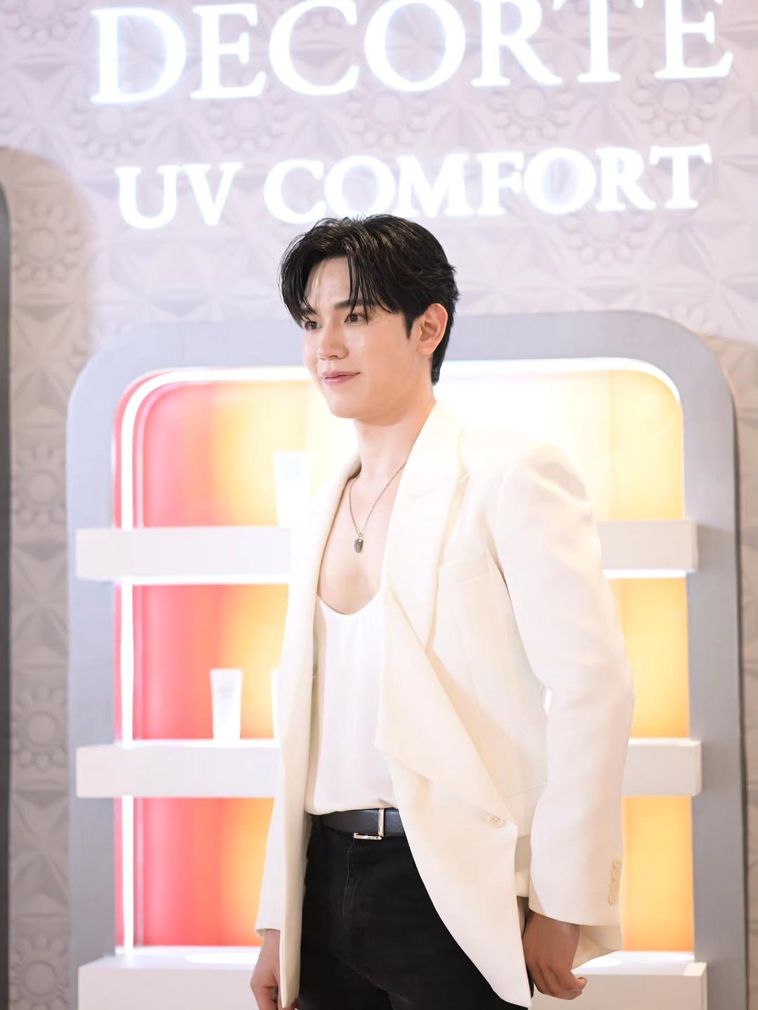 Photo by New Thitipoom on April 12, 2026. May be an image of bolo tie, dinner jacket, carpet, top and text that says 'DECORTE UV COMFORT -'.