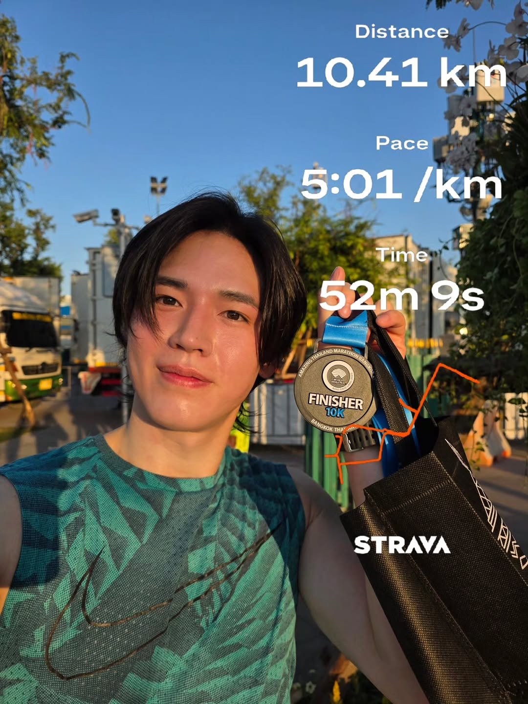 Photo by New Thitipoom on November 29, 2025. May be an image of outdoors and text that says 'Distance 10.41 km Pace 5:01 /km Time 52m 9s FINISHER 10K 6AЛy6KOK THAY STRAVA'.