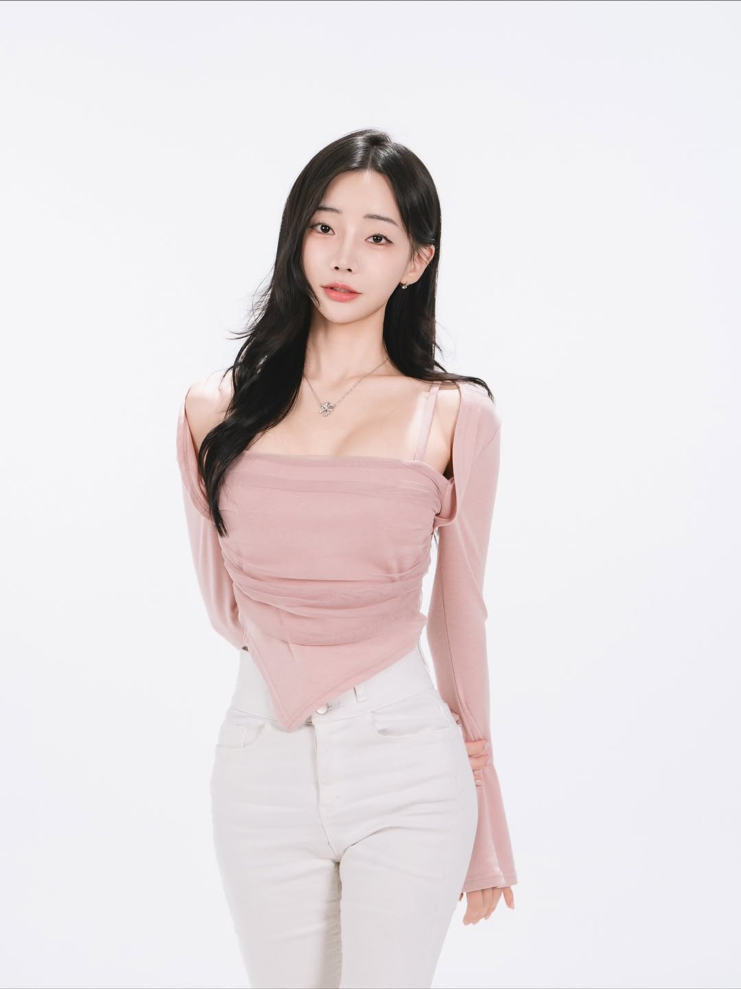 Photo shared by 새보미 🦔 on October 29, 2025 tagging @jo_ahrang. May be an image of one or more people, hair, top, turtleneck and text.