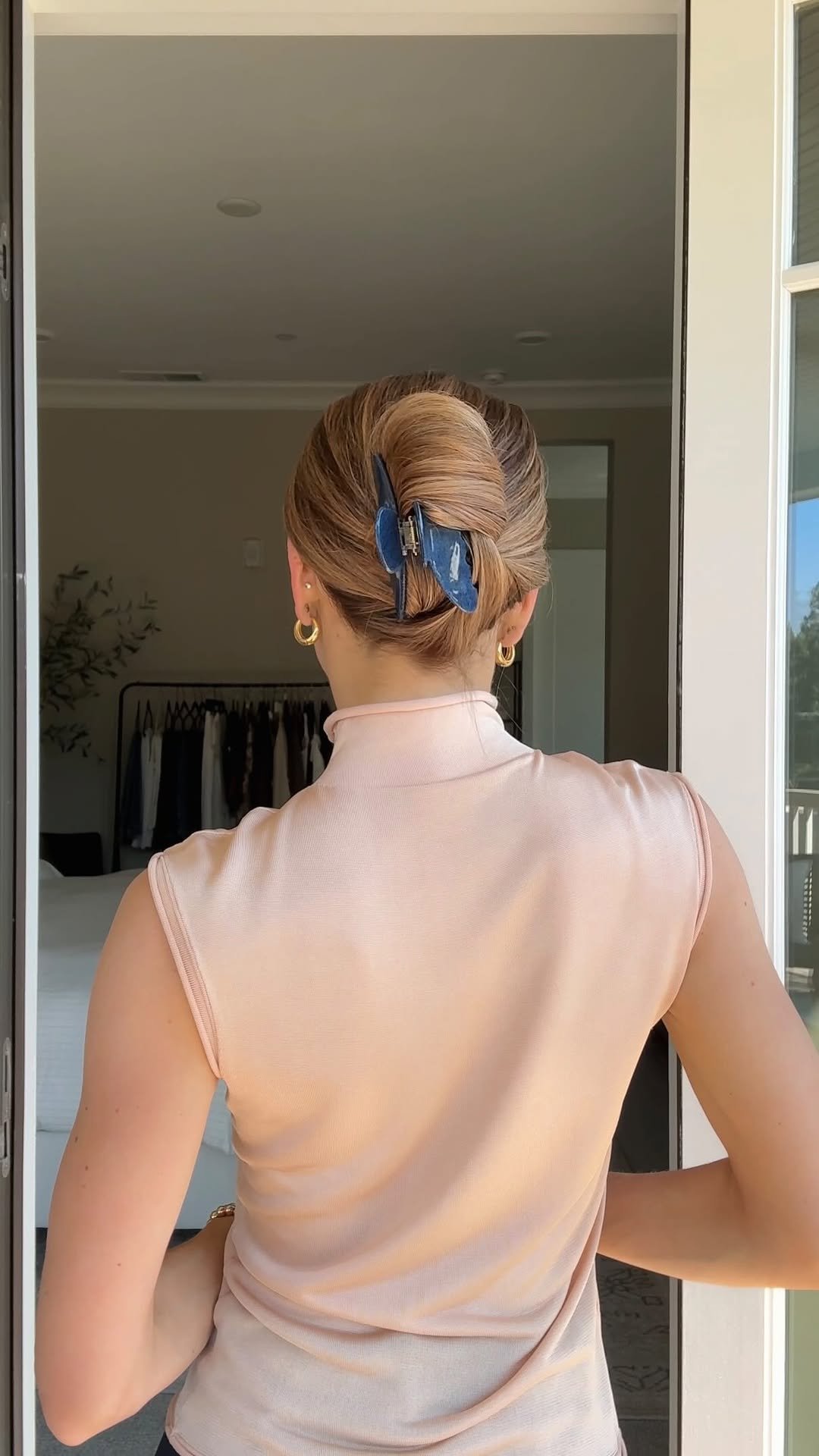nicholeciotti 게시물 이미지: Instant Claw Clip Bun 💖
Gather your hair into...