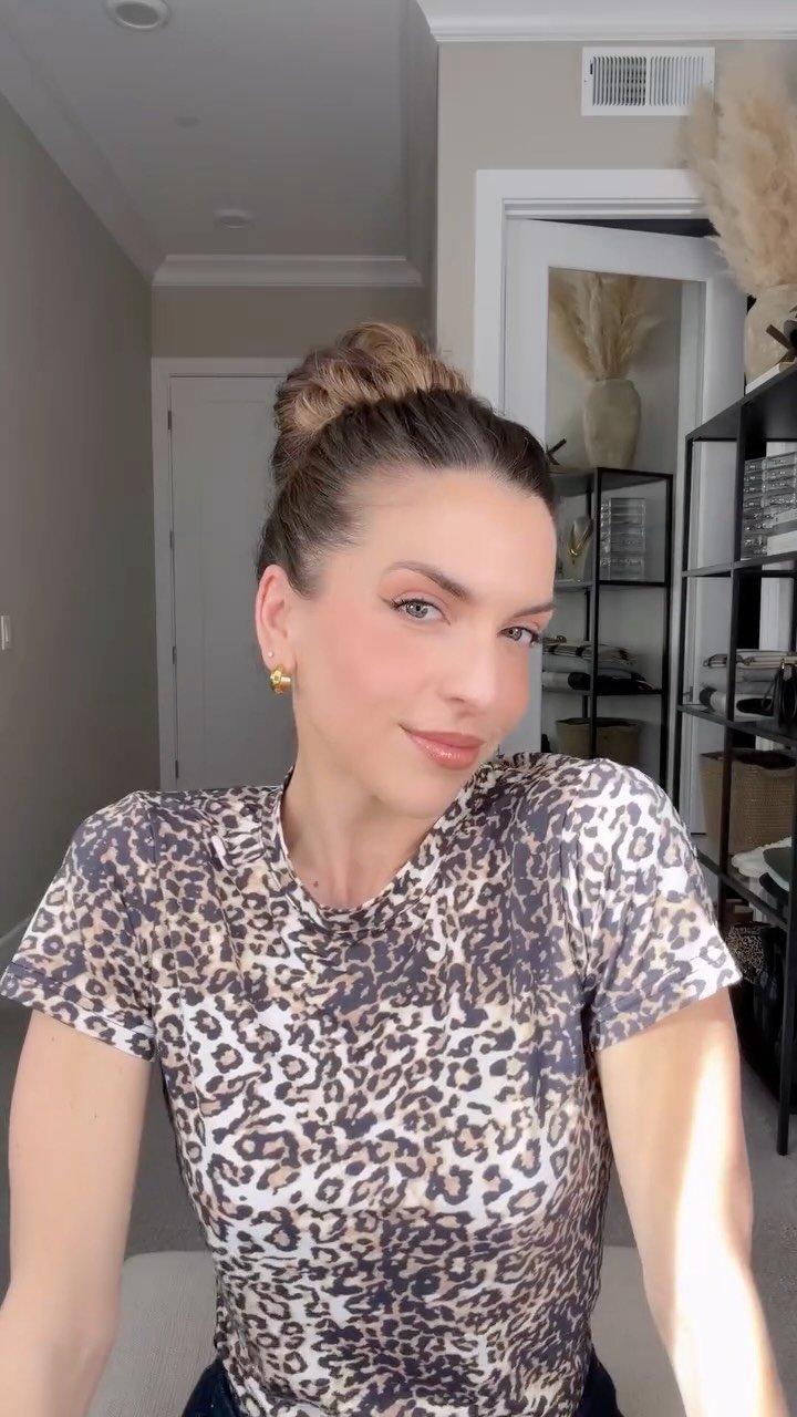 nicholeciotti 게시물 이미지: My go-to messy bun that’s big on volume and...