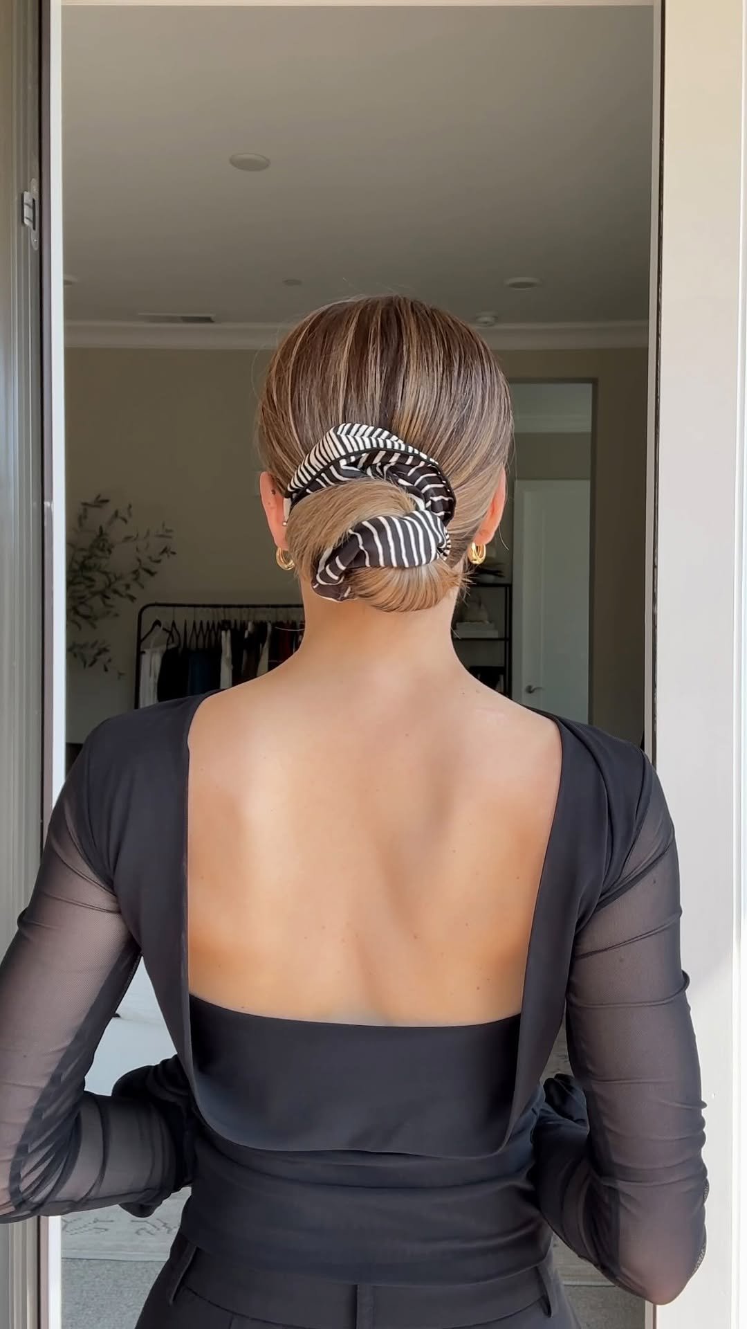 nicholeciotti 게시물 이미지: A chic scrunchie bun you need to try!
Start...