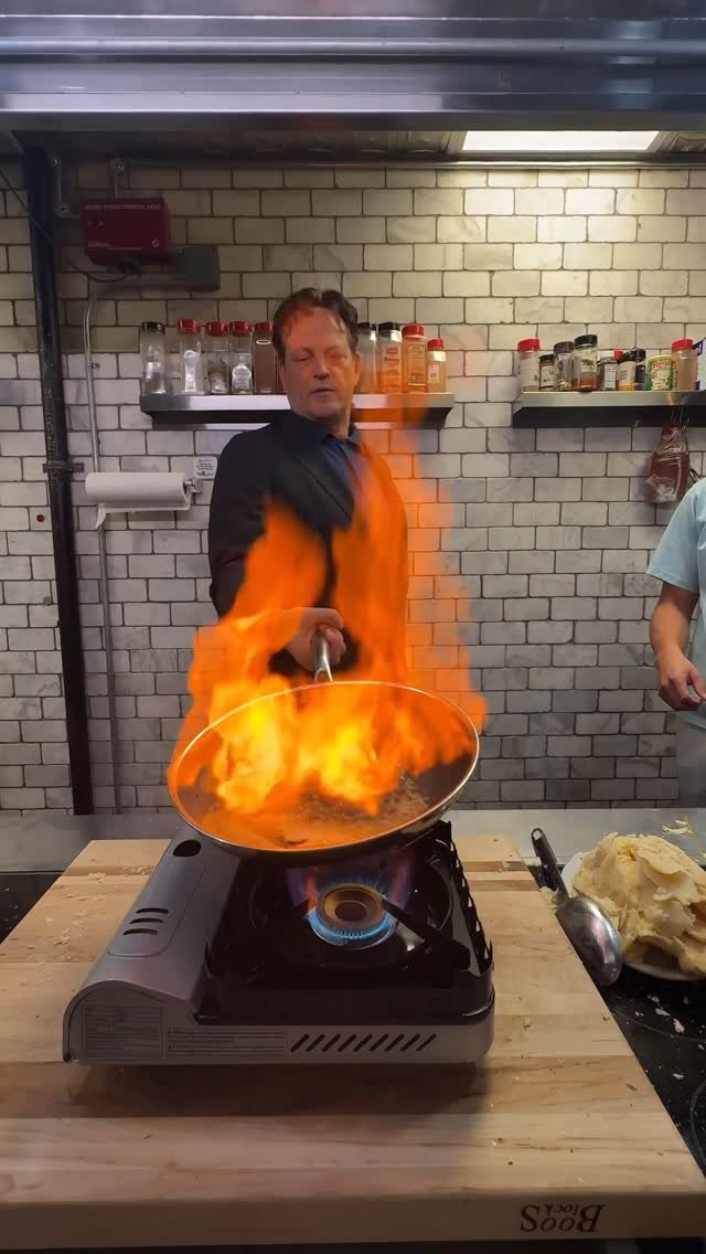 nick.digiovanni 게시물 이미지: Parm Wheel Pasta

We cooked with Vince Vaughn,...