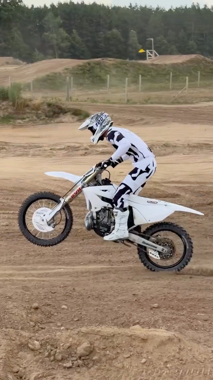 nicktomasunas 게시물 이미지: It’s 2 stroke season ✊🏼🔊💨