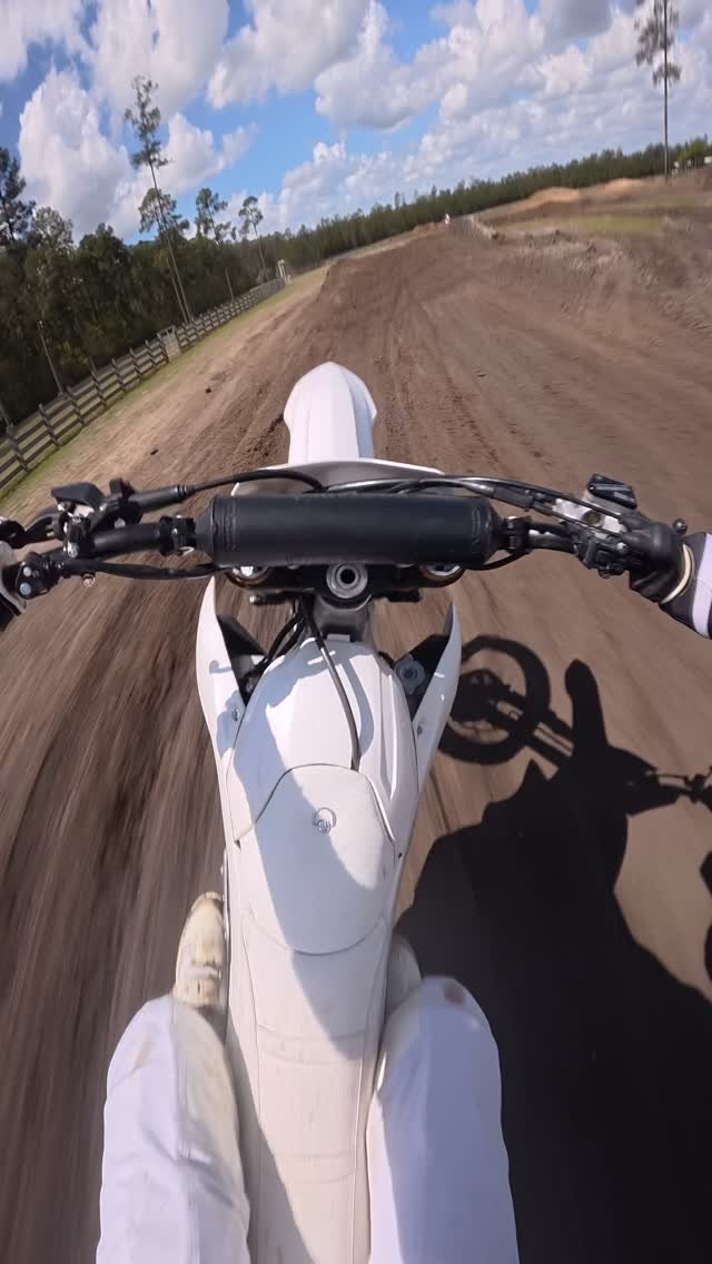 nicktomasunas 게시물 이미지: Wheeling my way around the @club57mxtraining...