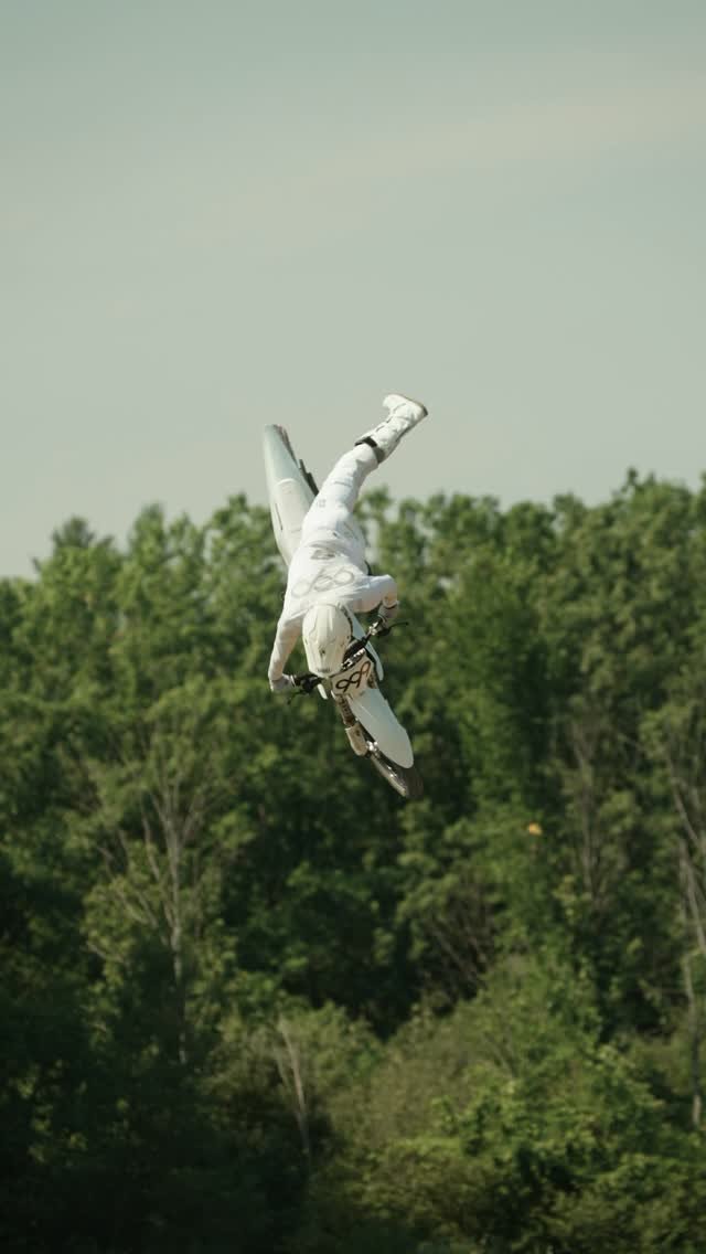 nicktomasunas 게시물 이미지: 2 wheel yoga 🤸🏻