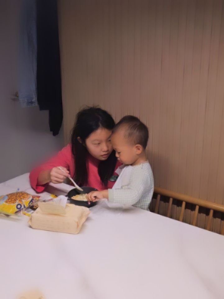 nicole_hihello 게시물 이미지: 누나랑 케미 좋은 편 ♡

현이가 뭘해도 눈에서 꿀 떨어지는 짱하니😍

"엄마,...