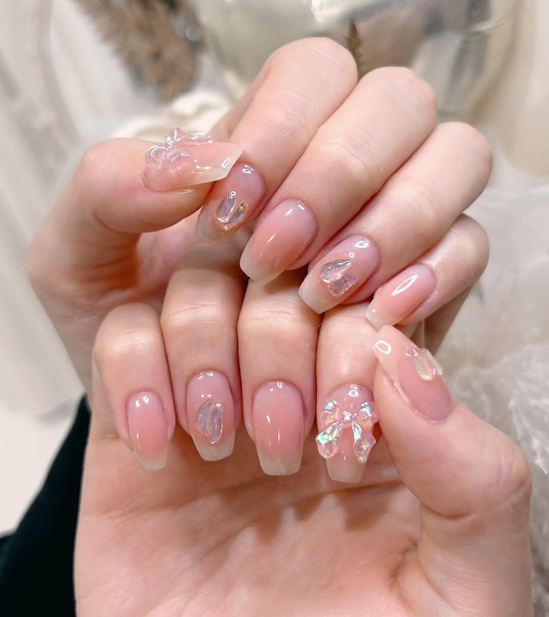 Photo by 新妻ゆうか｜Yuuka Niizuma on January 17, 2026. May be an image of one or more people, fingernails and text.