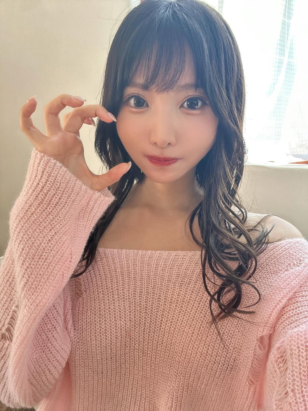 Photo by 新妻ゆうか｜Yuuka Niizuma on January 10, 2026. May be a selfie of one or more people, braids, bangs, makeup, top and text.