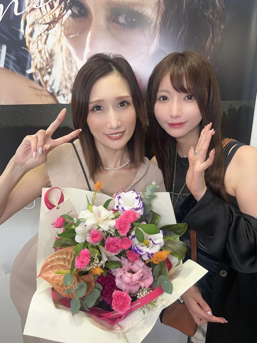Photo shared by 新妻ゆうか｜Yuuka Niizuma on September 07, 2025 tagging @julia.official.ac. May be an image of one or more people and hair.