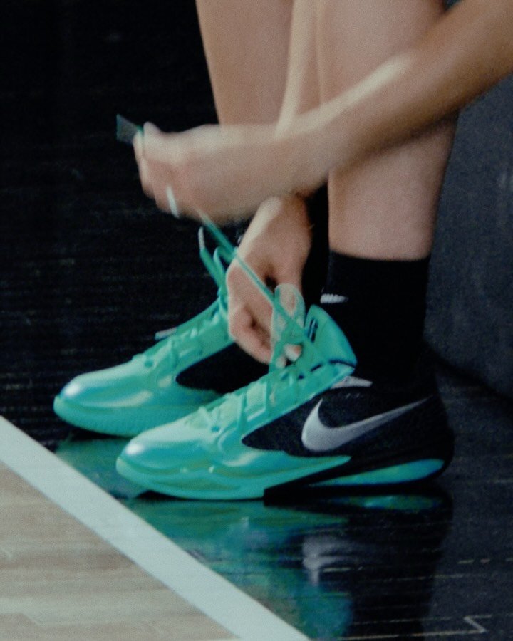 nike 게시물 이미지: Light work. Sabrina 4 coming in July.